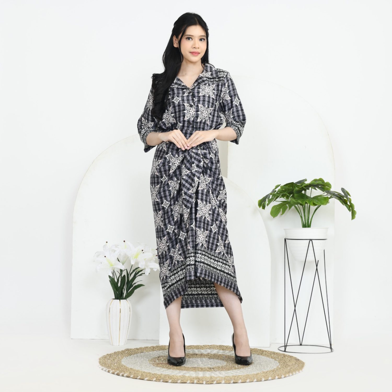 Laesha dress satin silk lux motif